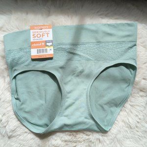3/$10 NWT Warners Hipster Seriously Soft Cloud 9 Panty